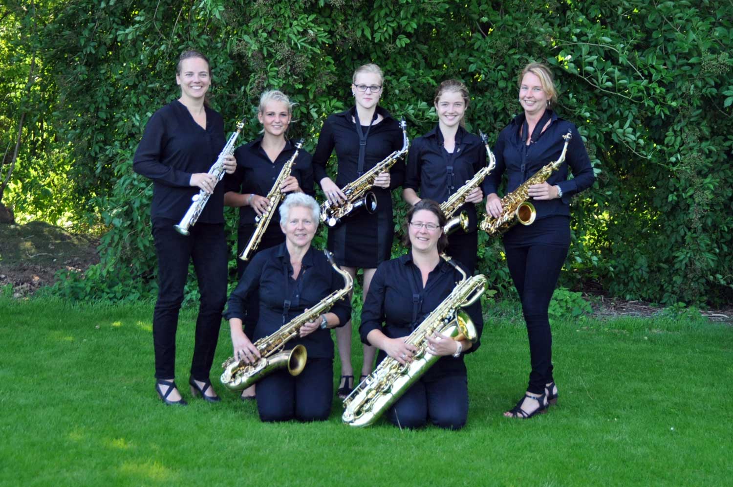 Saxofoonsectie muziekvereniging Harmonie Beetgum: Christie Dijkstra, Zoriyanne Loopstra, Susanne Westra, Niene Iping, Tialda Edelman, Nynke Hoppinga en Saskia Lanting saxofoonsectie harmonie beetgum