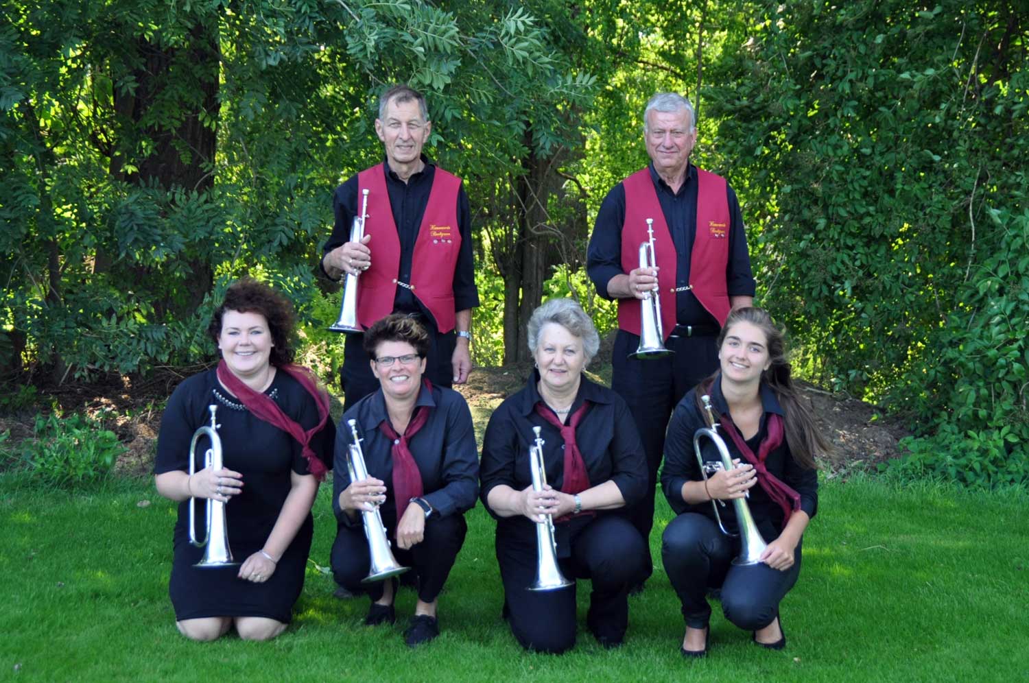 Bugelsectie muziekvereniging Harmonie Beetgum: Nanne Joustra, Piet Rienks, Marianne Kamstra, Wilma Polstra, Akkie de Jong en Jelma van der Werff bugelsectie harmonie beetgum